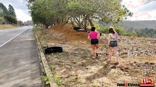 eu estava tranzando com duas gostosas na beira da estrada viagante desconhecido filmou nossa tranza. eliane furacao e lorrany exotica