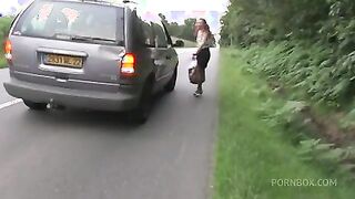 slutty hitchhiker gives her ass for a ride