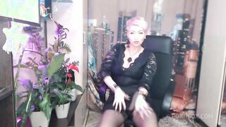 mature submissive whore in private chat obediently executes the client s commands...
