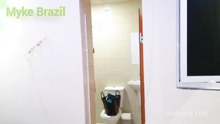 no quarto no motel com a marcella schultz ela senta muito gostoso nao aguentei e gozei na boca dela