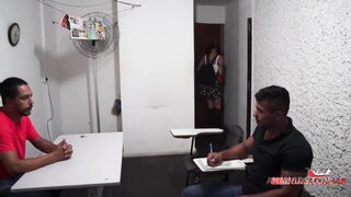 aluna dando o cu sem camisinha na escola