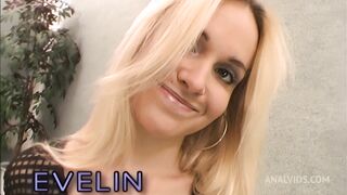 evelin gets two dicks at the same time and loves it
