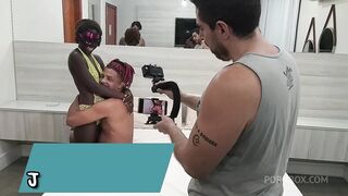 bastidores da gravacao da primeira vez no porno da pretinha safada fazendo ate sexo anal e ganhando muito leite na boca