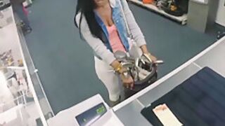 Ebony Fucked By Nasty Pawn Guy To Get The Golf Clubs Fr