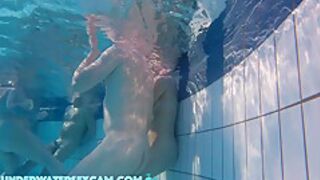 Hot! Couple Starts Underwater Sex