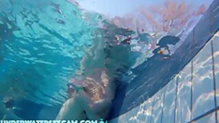 Hot! Couple Starts Underwater Sex