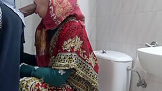 A Horny Turkish Muslim Wife Meets With A Black Immigrant In Public Toilet 5 Min