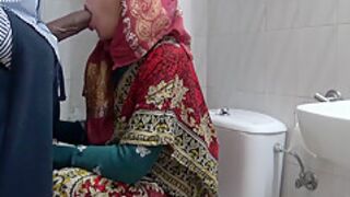 A Horny Turkish Muslim Wife Meets With A Black Immigrant In Public Toilet 5 Min