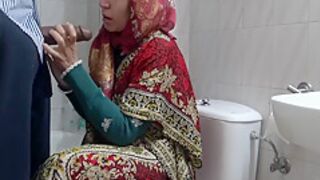 A Horny Turkish Muslim Wife Meets With A Black Immigrant In Public Toilet 5 Min