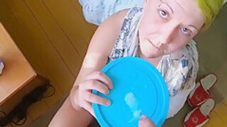 Blowjob With Cum Clean Up From A Plate