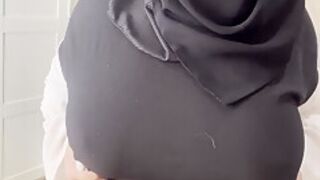 Algerian Aunty With Big Tits In Hijab