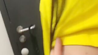 Risky Fuck And Blowjob In The Fitting Room Of The Store