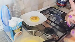 Lady Muffin: Horny Milf Makes Porn Pancakes