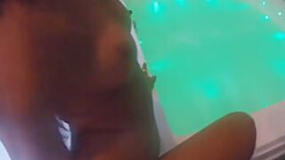 Thai Amateur teen 18+ Girlfriend Horny Sex In A Jacuzzi