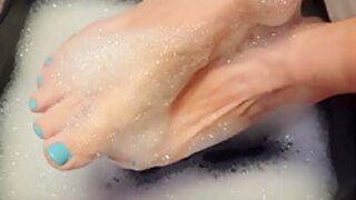 Soapy Foot Bubble Bath - Soaking My Sweaty Feet After A Long Day