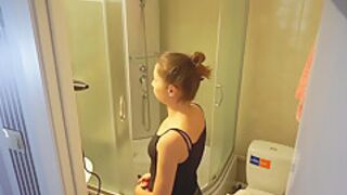 I love to watch stepsister's pussy (shower cam)