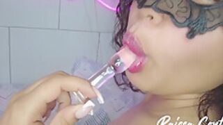 Horny Girl Giving Pussy With Ass Full Of Oil