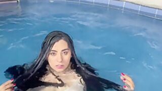 My Girlfriend Gives Me A Super Blowjob Under The Water Until I Cum In Her Mouth