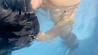 My Girlfriend Gives Me A Super Blowjob Under The Water Until I Cum In Her Mouth