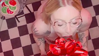 Gracie Squirts In I Saw Santa Face Fucking