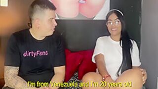 Fan Recibe Mamada De Una Modelo Web Cam Venezolana Que Inicia En El Porno - Sara Films 9 Min