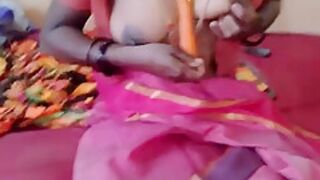 Dirty House Wife Fuck Her Pussy With A Carrot 10 Min