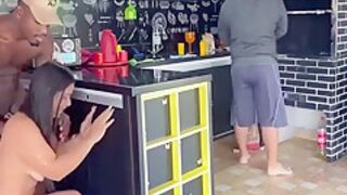 . Traicao Ao Vivo No Flagra Mulher Pega Putinha Safada Fodendo Com Seu Namorado. Enquanto O Marido Dela Esta Na Churrasqueira 10 Min