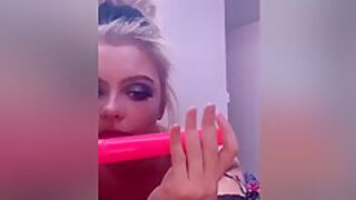 Blonde teen 18+ Playing With Dildo Live