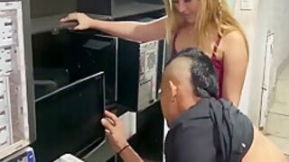 Young Girl Fucks With Her Familys Old Technician