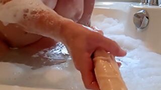 Scrub A Dub Hot.chick In A Tub! Sudsy Pubbles And Pussy Pounding This Is How To Earn Your Keep!