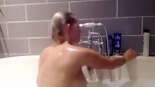 Live Show In The Bathtub! - Loulou Petite