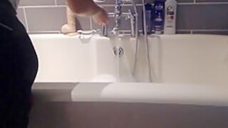 Live Show In The Bathtub! - Loulou Petite