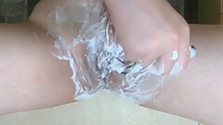 Amber Takemi Old Korean University student 18+ Shaving Her Pussy After Class