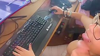 Garganta Profunda And Gamer Girl In Busty Sucks It Like A Fucking Beast Playing Fortnite