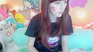 Sexy Brunette Wearing Stockings Masturbates Webcam