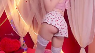 Lovejuicesmaker - Tease You With Dancing And Stunning B