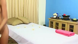 Hot Thai Whore Turned On During Her Massage