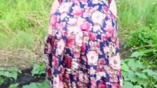 Mature Housewife Masturbates With A Cucumber In The Garden Outdoors. She Leaves The Vegetable Inside Her Pussy And Goes Home. Amateur Fetish. Pawg. 7 Min
