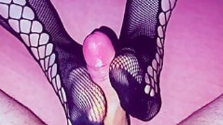 Amateur Nylon Footjob With Cumshots!