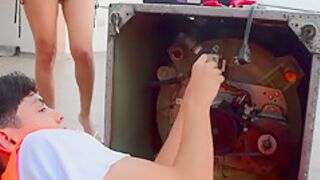 Housewife Gets Fucked By Electrician To Be Rewarded For His Work