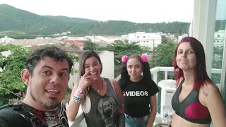 aquela festa com a amigas e o marido.