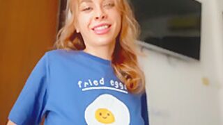 Girl Cooked Fried Eggs With Dick And Gave To Eat Her Pussy To Boyfriend