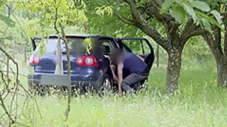 Ce Lui Plait, Elle Fait L Amour Avec Lui Dans Sa Voiture. Sexe Et Voyeurisme With Mini Dress