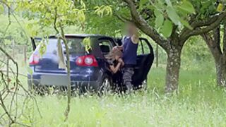 Ce Lui Plait, Elle Fait L Amour Avec Lui Dans Sa Voiture. Sexe Et Voyeurisme With Mini Dress