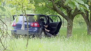 Ce Lui Plait, Elle Fait L Amour Avec Lui Dans Sa Voiture. Sexe Et Voyeurisme With Mini Dress