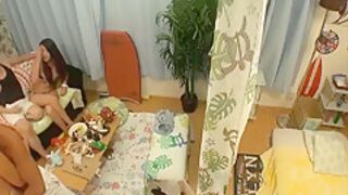 241001ビーチの居酒屋から美女二名を持ち帰りg2